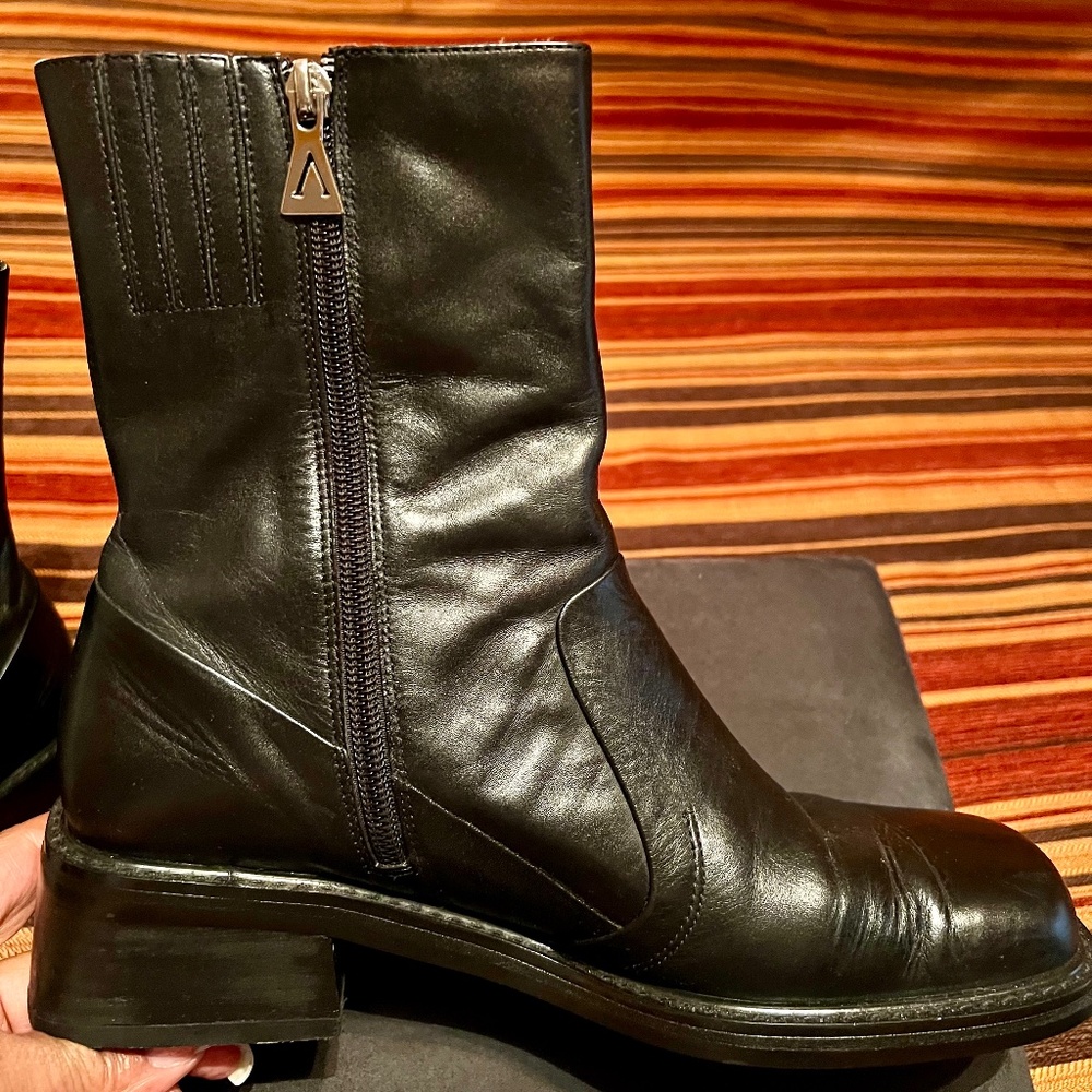 Ladies boots - Picture 9 of 9